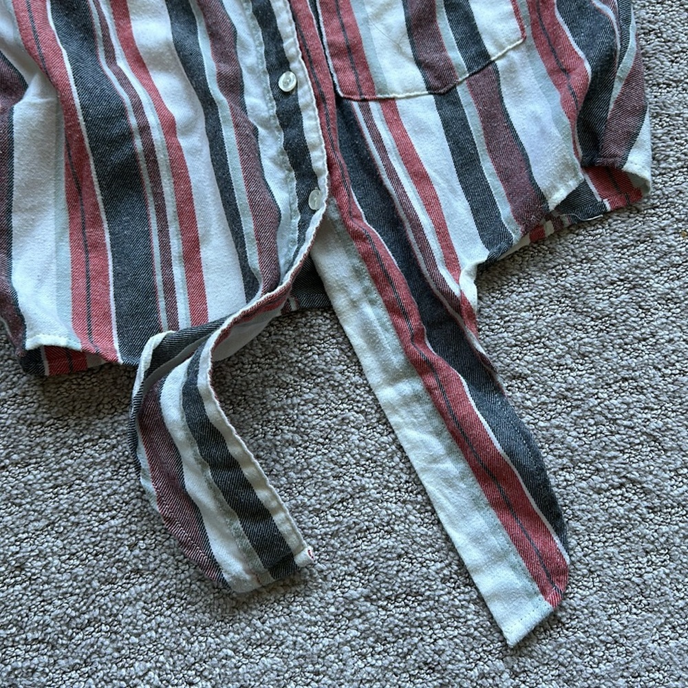 Crop button up - Picture 3 of 4